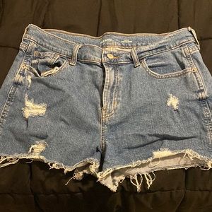 Old Navy mid rise boyfriend shorts. Size 10. Worn once.